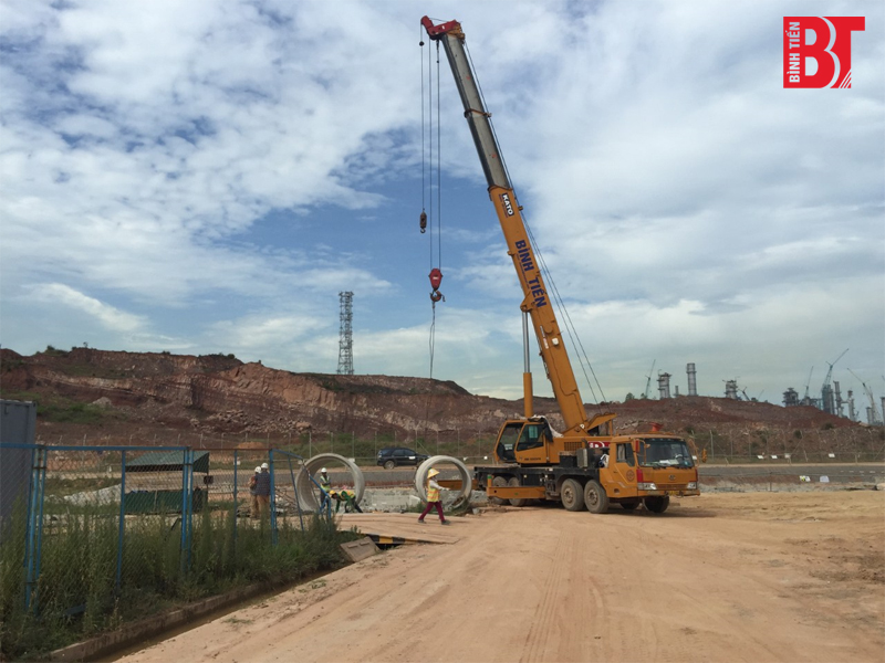 Bình Tiến Crane cho thuê thiết bị nâng hạ tại nhà máy Lọc dầu Nghi Sơn